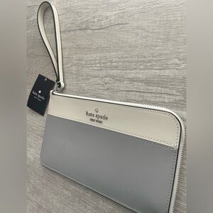 Kate Spade | Medium “Lucy” Wristlet - Platinum Grey